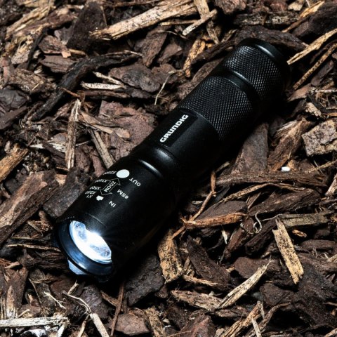 LATARKA TAKTYCZNA LED GRUNDIG MEGALIGHT 80LM ZOOM 5 TRYBÓW 200M ALUMINIOWA