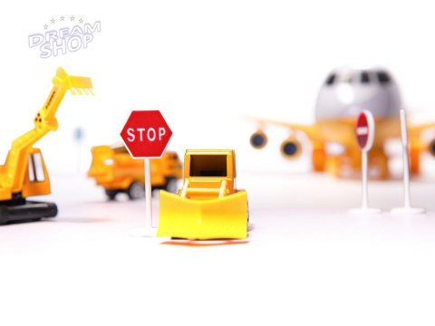 Samolot transporter z autami maszyny budowlane bok Samolot transporter z autami maszyny budowlane bok