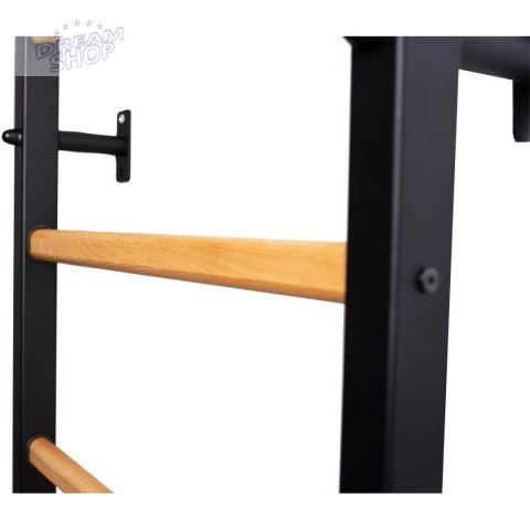 Drabinka gimnastyczna drewniano metalowa z metalowym drążkiem i akcesoriami BenchK 311B A076 Drabinka gimnastyczna drewniano metalowa z metalowym drążkiem i akcesoriami BenchK 311B A076