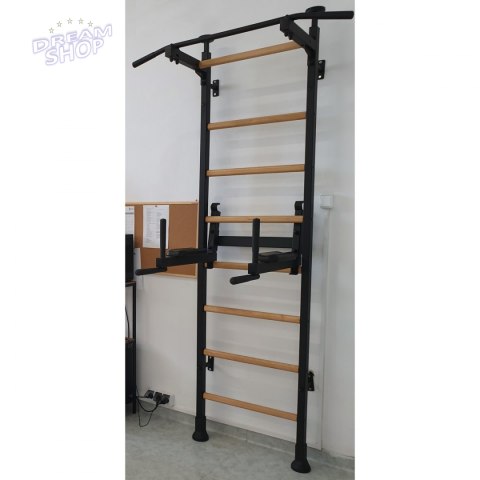 Rozporowa drabinka gimnastyczna z metalowym drążkiem i poręczą kolor dębu BenchK 512 Rozporowa drabinka gimnastyczna z metalowym drążkiem i poręczą kolor dębu BenchK 512