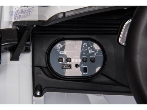 Samochód na akumulator Audi RS Q8 biały Samochód na akumulator Audi RS Q8 biały