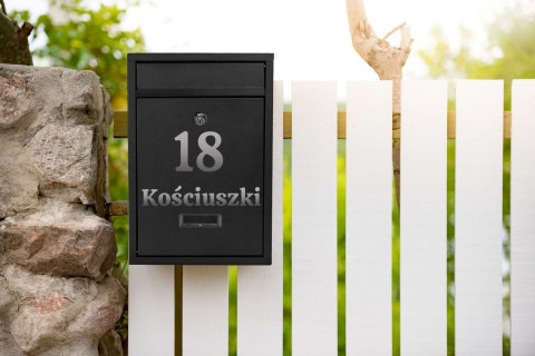 Skrzynka na listy GUSTAV czarna z napisem