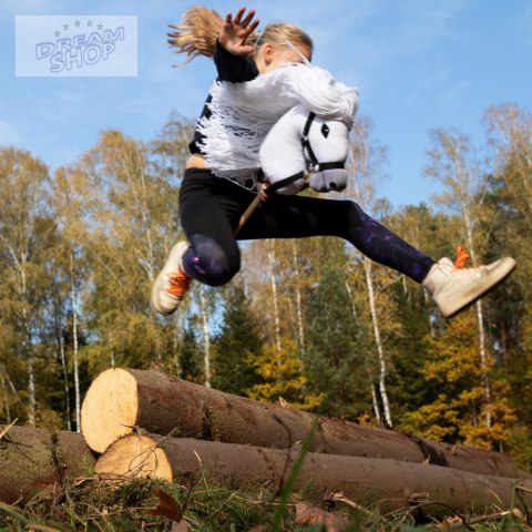 Skippi hobby horse z kantarem biały koń A3 duży Skippi hobby horse z kantarem biały koń A3 duży