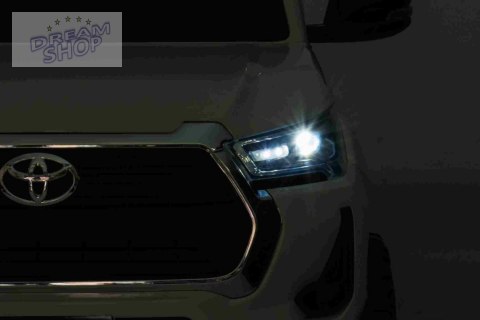 Pojazd Toyota Hillux Biały Pojazd Toyota Hillux Biały