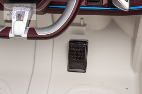 Auto Na Akumulator BMW I4 4x4 Białe Auto Na Akumulator BMW I4 4x4 Białe