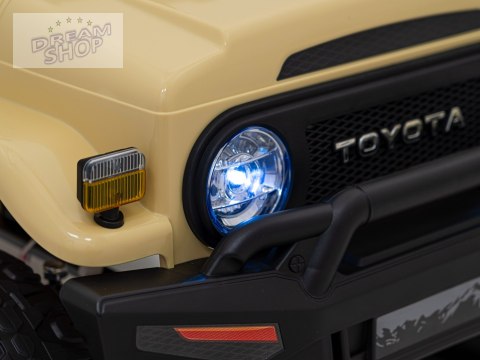 Pojazd Toyota FJ Cruiser Beżowy Pojazd Toyota FJ Cruiser Beżowy