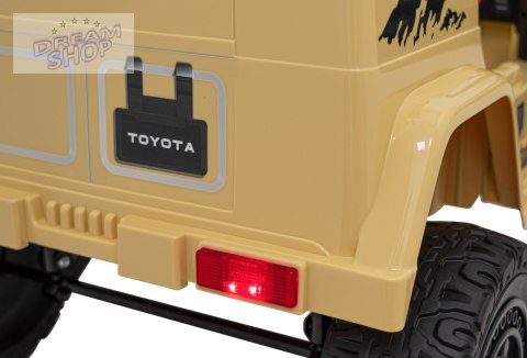 Pojazd Toyota FJ Cruiser Beżowy Pojazd Toyota FJ Cruiser Beżowy