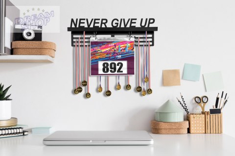 Wieszak na medale i numery startowe NEVER GIVE UP Wieszak na medale i numery startowe NEVER GIVE UP