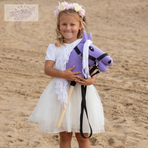 Hobby Horse Skippi A5 - koń na kiju - lawendowy fioletowy - kantar i wodze Hobby Horse Skippi A5 - koń na kiju - lawendowy fioletowy - kantar i wodze
