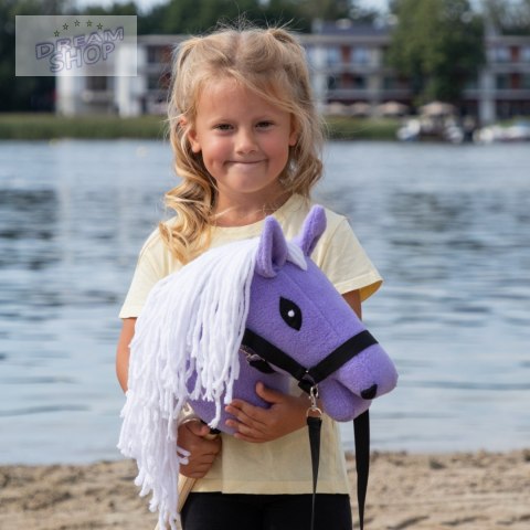 Hobby Horse Skippi A5 - koń na kiju - lawendowy fioletowy - kantar i wodze Hobby Horse Skippi A5 - koń na kiju - lawendowy fioletowy - kantar i wodze