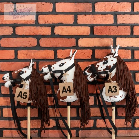 Hobby Horse Skippi A5 - w plamy - brązowe plamki - koń na kiju - kantar Hobby Horse Skippi A5 - w plamy - brązowe plamki - koń na kiju - kantar