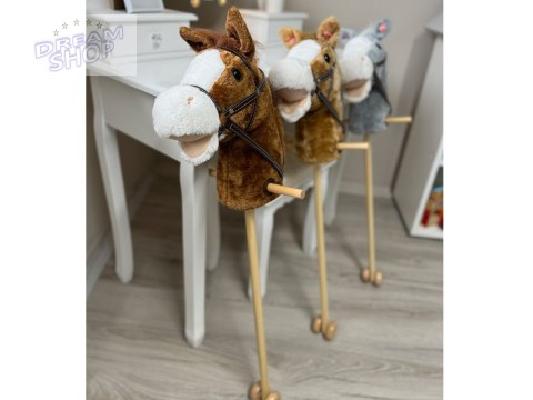 Hobby Horse Koń na patyku Dźwięk galopu i rżenia + ruchomy pysk ZA5442 Hobby Horse Koń na patyku Dźwięk galopu i rżenia + ruchomy pysk ZA5442