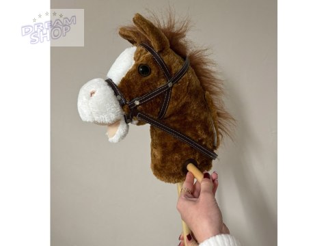 Hobby Horse Koń na patyku Dźwięk galopu i rżenia + ruchomy pysk ZA5442 Hobby Horse Koń na patyku Dźwięk galopu i rżenia + ruchomy pysk ZA5442