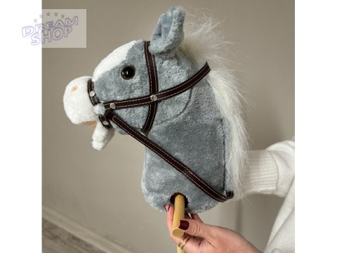 Hobby Horse Koń na patyku Dźwięk galopu i rżenia + ruchomy pysk ZA5442 Hobby Horse Koń na patyku Dźwięk galopu i rżenia + ruchomy pysk ZA5442