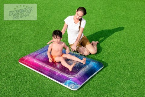 Galaktyczna Mata wodna dla dzieci 130x90cm BESTWAY + Natrysk wodny Galaktyczna Mata wodna dla dzieci 130x90cm BESTWAY + Natrysk wodny