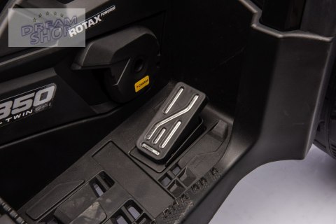 Quad Can Am Outlander ATV z Pilotem Czarny Quad Can Am Outlander ATV z Pilotem Czarny