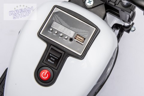 Motorek Chopper FASTER na akumulator dla dzieci Biały + Radio FM + Panel audio + LED Motorek Chopper FASTER na akumulator dla dzieci Biały + Radio FM + Panel audio + LED