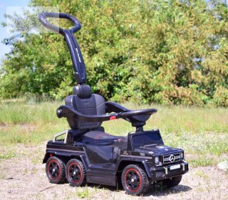 JEŹDZIK NA AKUMULATOR, PCHACZ, ODPYCHACZ MERCEDES G 63 AMG 6X6, MIĘKKIE KOŁA, DASZEK , STEROWANIE RĄCZKĄ /1838 LONG