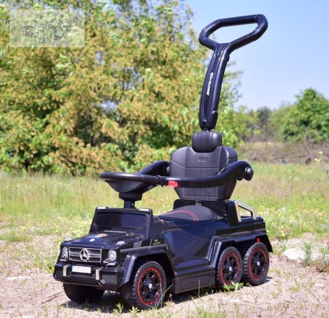 JEŹDZIK NA AKUMULATOR, PCHACZ, ODPYCHACZ MERCEDES G 63 AMG 6X6, MIĘKKIE KOŁA, DASZEK , STEROWANIE RĄCZKĄ /1838 LONG