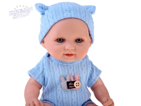 Urocza lalka BOBAS 26 cm - lekka i ruchoma w śpioszkach z czapeczką ZA5831