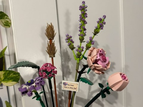 SERIA KWIATY Klocki konstrukcyjne Bukiet kolorowych kwiatów 547ele ZA5347