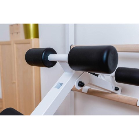 DRABINKA GIMNASTYCZNA DREWNIANO METALOWA Z DRĄŻKIEM, ŁAWKĄ I AKCESORIAMI BENCHK 233W