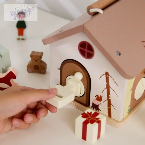 CLASSIC WORLD Drewniany Domek Sensoryczny Edukacyjny z Zamkami Kluczykami 11el.