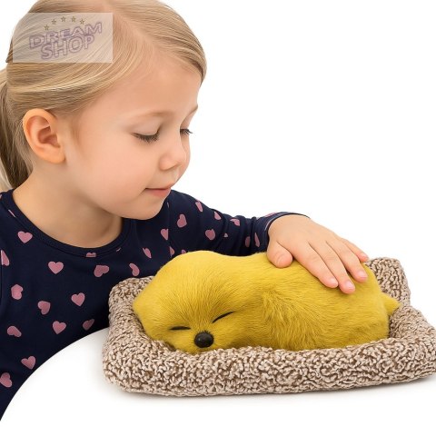 Śpiący Pies Labrador Szczeniak Na Poduszce Figurka z Futerkiem Torba