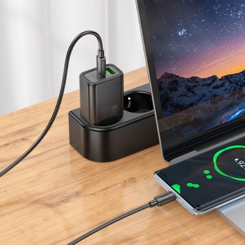 Ładowarka sieciowa do telefonu Hoco USB A + USB C QC3.0 PD 3A 20W + kabel USB C do USB C N61 czarna