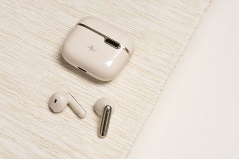 Słuchawki bezprzewodowe douszne Art TWS + stacja dokująca ze złączem USB C AP-TW-B4W białe