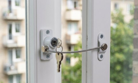 Zabezpieczenie okna blokada uchylenie na kluczyk